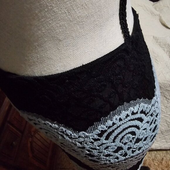 AQUA Brand Tri-colored Lace Overlay Lined Pencil Skirt - Picture 8 of 10